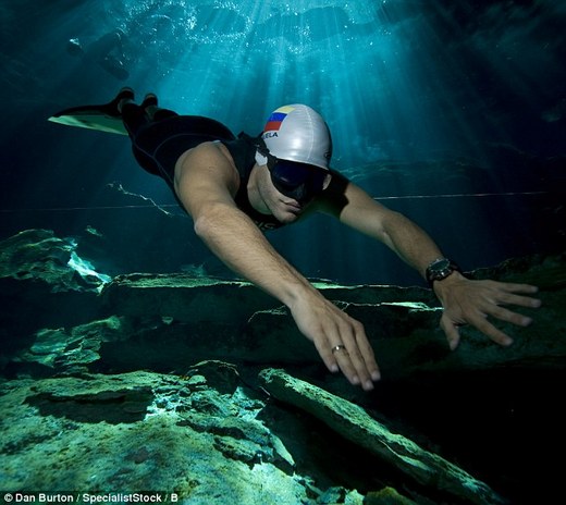 Venezuelan Swimmer Smashes Free Diving Record
