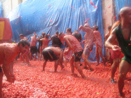 Spain Celebrates La Tomatina A.K.A World's Biggest Food Fight