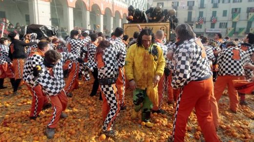 Italians Re-enact Medieval Battle - With Rotten Oranges!